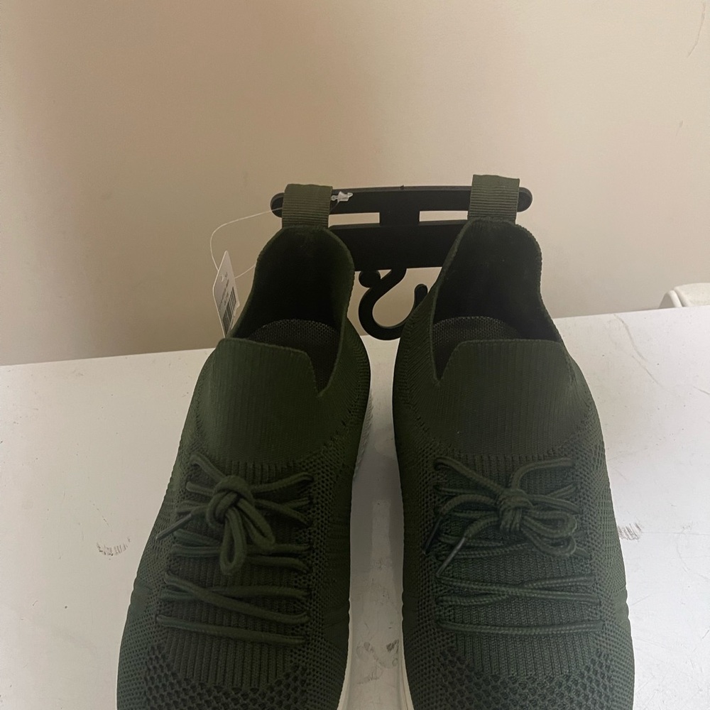 Olive size9 new never worn sneakers